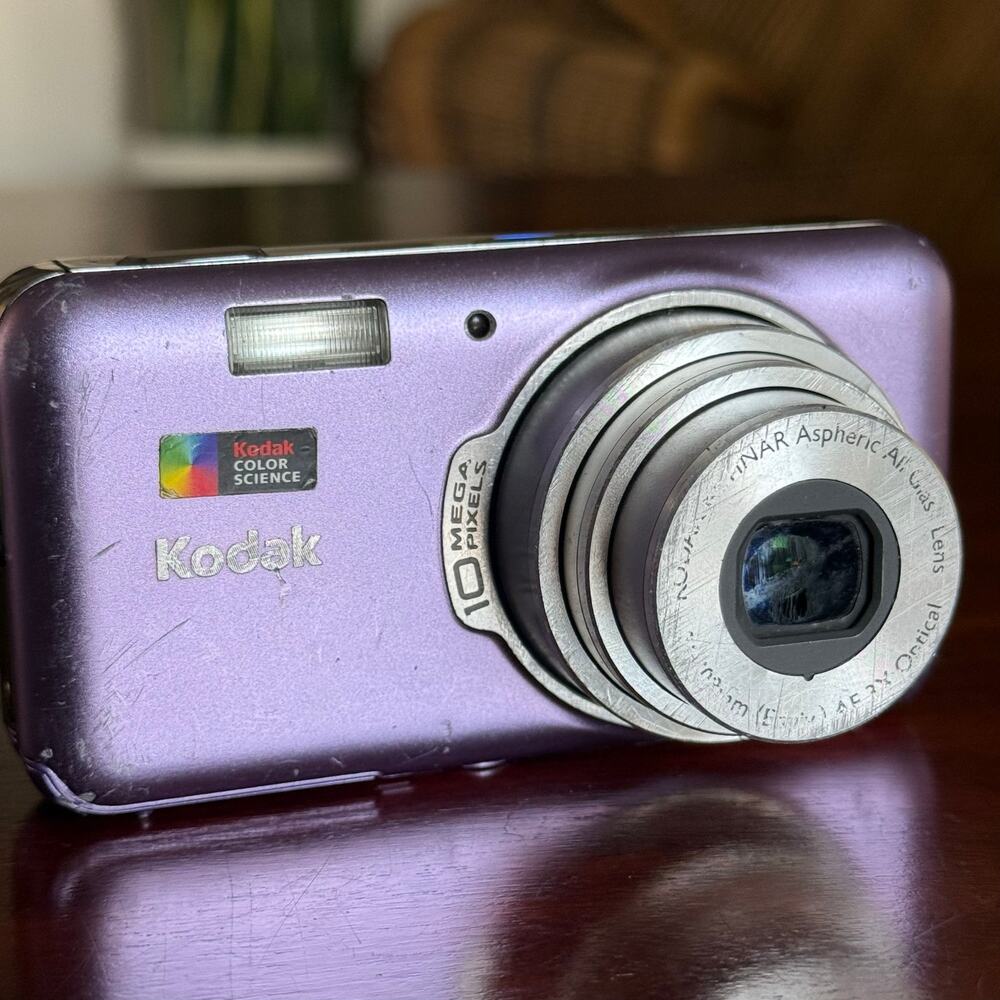 Kodak EasyShare V1003 Digital Camera purple 10MP 3X Optical Zoom Retinar Lens